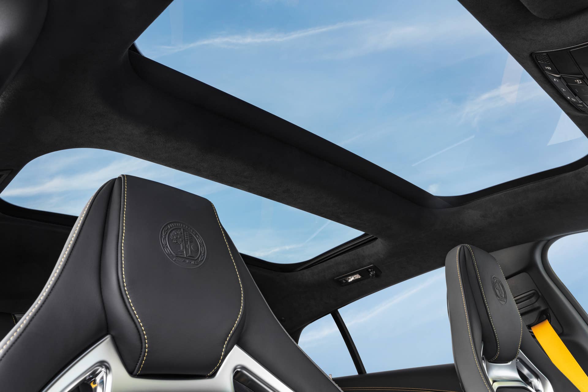 Mercedes-AMG GT 63 S 4MATIC+ (Kraftstoffverbrauch kombiniert WLTP: 13,5–13,0 l/100 km, CO2-Emissionen kombiniert WLTP: 308–295 g/km); 2022; Exterieur: selenitgrau magno; Interieur: Leder Exklusiv Nappa titangrau pearl/schwarz mit gelben Kontrastziernähten, Performance Lenkrad in Leder Nappa mit Lenkradtasten // Mercedes-AMG GT 63 S 4MATIC+ (fuel consumption combined WLTP: 13.5–13.0 l/100 km, CO2 emissions combined WLTP: 308–295 g/km); 2022; exterior: selenite grey magno; interior: exclusive leather nappa titan grey pearl/black with yellow stitching, steering wheel in nappa leather with steering wheel buttons