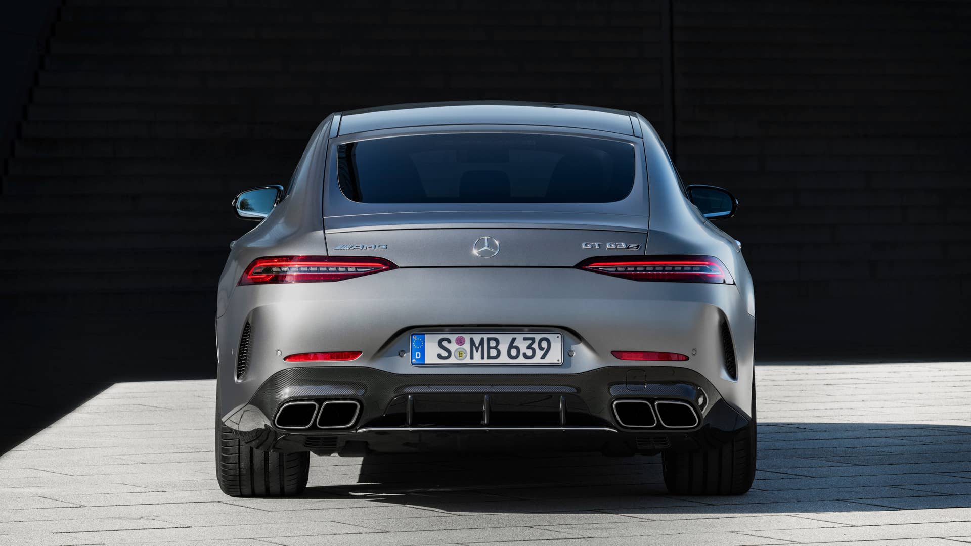 Mercedes-AMG GT 63 S 4MATIC+ (Kraftstoffverbrauch kombiniert WLTP: 13,5–13,0 l/100 km, CO2-Emissionen kombiniert WLTP: 308–295 g/km); 2022; Exterieur: selenitgrau magno; Interieur: Leder Exklusiv Nappa titangrau pearl/schwarz mit gelben Kontrastziernähten, Performance Lenkrad in Leder Nappa mit Lenkradtasten // Mercedes-AMG GT 63 S 4MATIC+ (fuel consumption combined WLTP: 13.5–13.0 l/100 km, CO2 emissions combined WLTP: 308–295 g/km); 2022; exterior: selenite grey magno; interior: exclusive leather nappa titan grey pearl/black with yellow stitching, steering wheel in nappa leather with steering wheel buttons