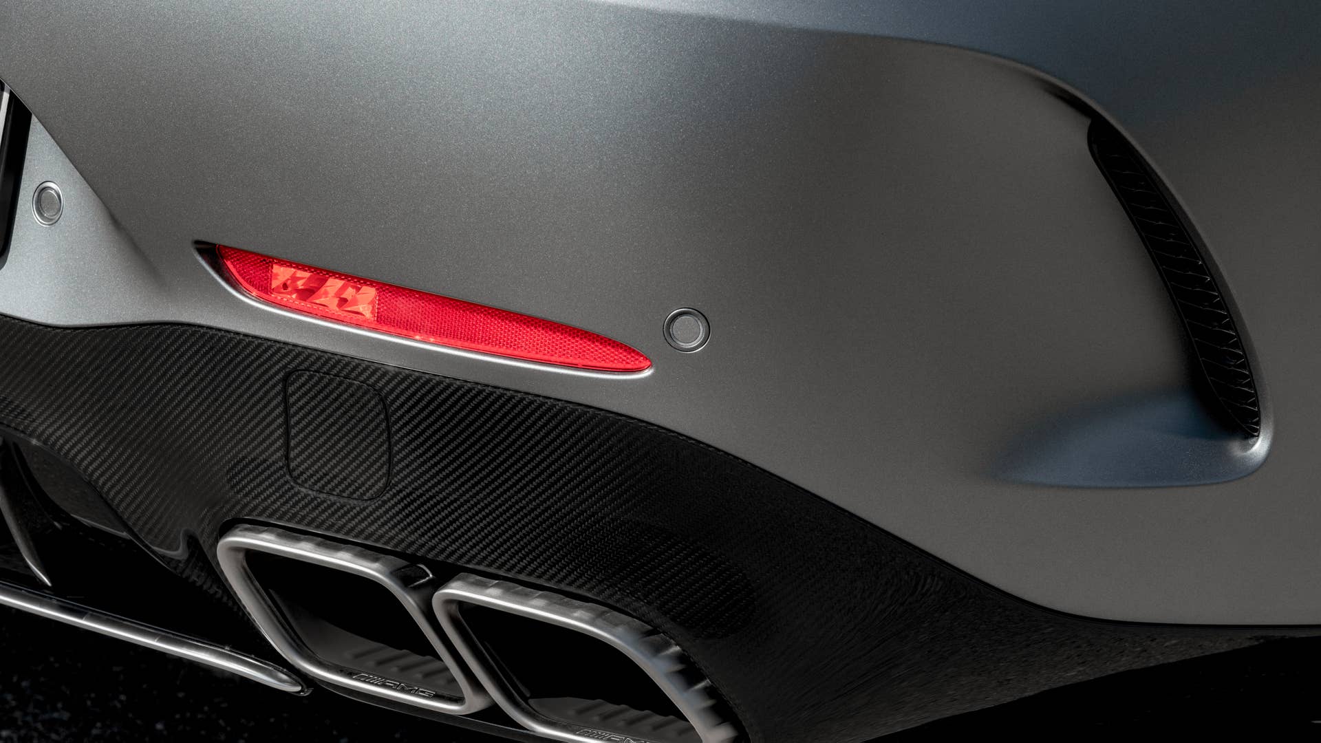 Mercedes-AMG GT 63 S 4MATIC+ (Kraftstoffverbrauch kombiniert WLTP: 13,5–13,0 l/100 km, CO2-Emissionen kombiniert WLTP: 308–295 g/km); 2022; Exterieur: selenitgrau magno; Interieur: Leder Exklusiv Nappa titangrau pearl/schwarz mit gelben Kontrastziernähten, Performance Lenkrad in Leder Nappa mit Lenkradtasten // Mercedes-AMG GT 63 S 4MATIC+ (fuel consumption combined WLTP: 13.5–13.0 l/100 km, CO2 emissions combined WLTP: 308–295 g/km); 2022; exterior: selenite grey magno; interior: exclusive leather nappa titan grey pearl/black with yellow stitching, steering wheel in nappa leather with steering wheel buttons