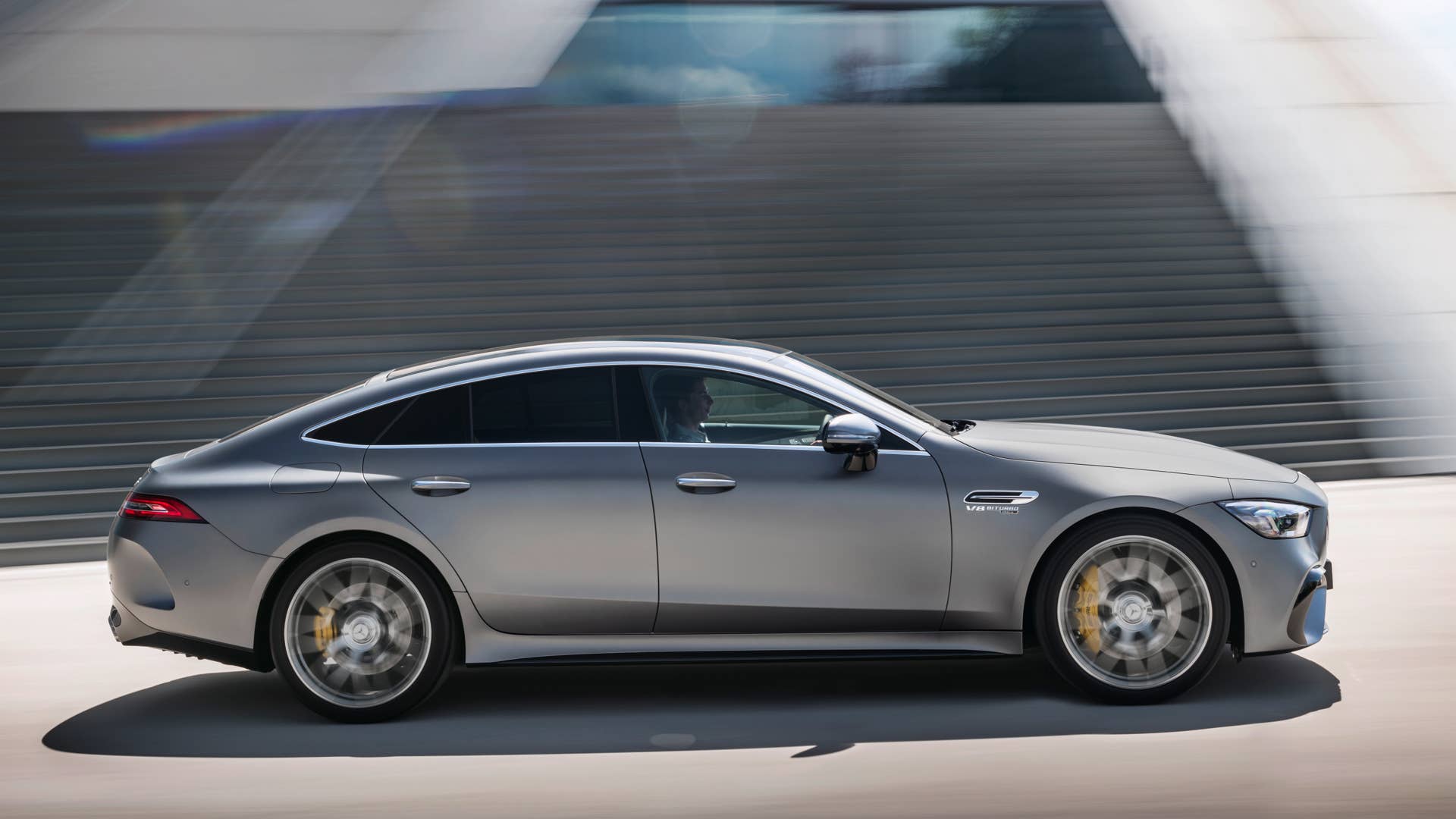 Mercedes-AMG GT 63 S 4MATIC+ (Kraftstoffverbrauch kombiniert WLTP: 13,5–13,0 l/100 km, CO2-Emissionen kombiniert WLTP: 308–295 g/km); 2022; Exterieur: selenitgrau magno; Interieur: Leder Exklusiv Nappa titangrau pearl/schwarz mit gelben Kontrastziernähten, Performance Lenkrad in Leder Nappa mit Lenkradtasten // Mercedes-AMG GT 63 S 4MATIC+ (fuel consumption combined WLTP: 13.5–13.0 l/100 km, CO2 emissions combined WLTP: 308–295 g/km); 2022; exterior: selenite grey magno; interior: exclusive leather nappa titan grey pearl/black with yellow stitching, steering wheel in nappa leather with steering wheel buttons