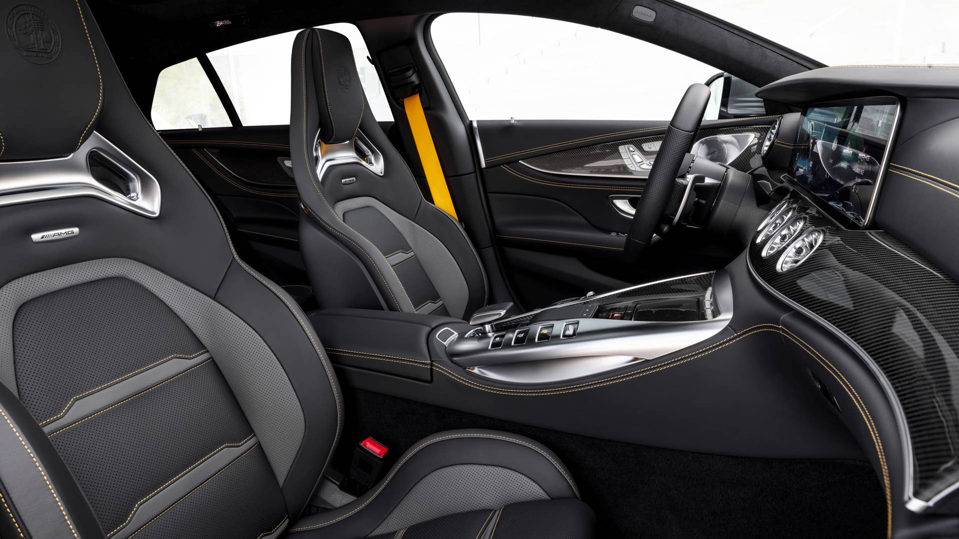 Mercedes-AMG GT 63 S 4MATIC+ (Kraftstoffverbrauch kombiniert WLTP: 13,5–13,0 l/100 km, CO2-Emissionen kombiniert WLTP: 308–295 g/km); 2022; Exterieur: selenitgrau magno; Interieur: Leder Exklusiv Nappa titangrau pearl/schwarz mit gelben Kontrastziernähten, Performance Lenkrad in Leder Nappa mit Lenkradtasten // Mercedes-AMG GT 63 S 4MATIC+ (fuel consumption combined WLTP: 13.5–13.0 l/100 km, CO2 emissions combined WLTP: 308–295 g/km); 2022; exterior: selenite grey magno; interior: exclusive leather nappa titan grey pearl/black with yellow stitching, steering wheel in nappa leather with steering wheel buttons