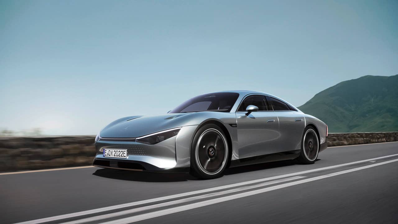 Der VISION EQXX zeigt, wie sich Mercedes-Benz die Zukunft des Elektroautos vorstellt. Das Auto hat eine Reichweite von mehr als 1.000 Kilometern und einen Energieverbrauch von weniger als 10 kWh pro 100 Kilometer. Der VISION EQXX steht für neue Maßstäbe hinsichtlich Energieeffizienz und Reichweite im realen Straßenverkehr sowie für die revolutionäre Entwicklung von Elektroautos. // The VISION EQXX is how Mercedes-Benz imagines the future of electric cars. The car has a range of more than 1,000 kilometres with an outstanding energy consumption of less than 10 kWh per 100 kilometres. The VISION EQXX stands for major new advances: it sets new standards in terms of energy efficiency and range in real-life traffic, and revolutionises the development of electric cars.