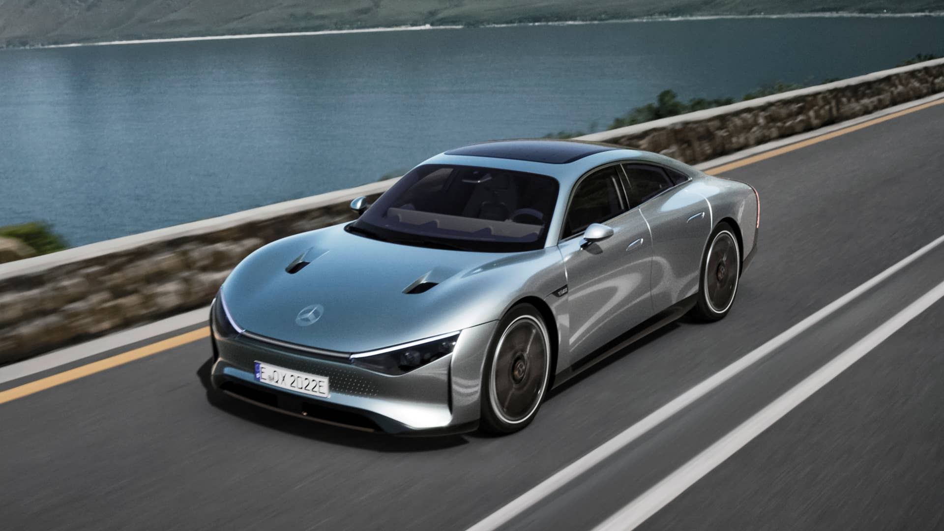 Der VISION EQXX zeigt, wie sich Mercedes-Benz die Zukunft des Elektroautos vorstellt. Das Auto hat eine Reichweite von mehr als 1.000 Kilometern und einen Energieverbrauch von weniger als 10 kWh pro 100 Kilometer. Der VISION EQXX steht für neue Maßstäbe hinsichtlich Energieeffizienz und Reichweite im realen Straßenverkehr sowie für die revolutionäre Entwicklung von Elektroautos. // The VISION EQXX is how Mercedes-Benz imagines the future of electric cars. The car has a range of more than 1,000 kilometres with an outstanding energy consumption of less than 10 kWh per 100 kilometres. The VISION EQXX stands for major new advances: it sets new standards in terms of energy efficiency and range in real-life traffic, and revolutionises the development of electric cars.