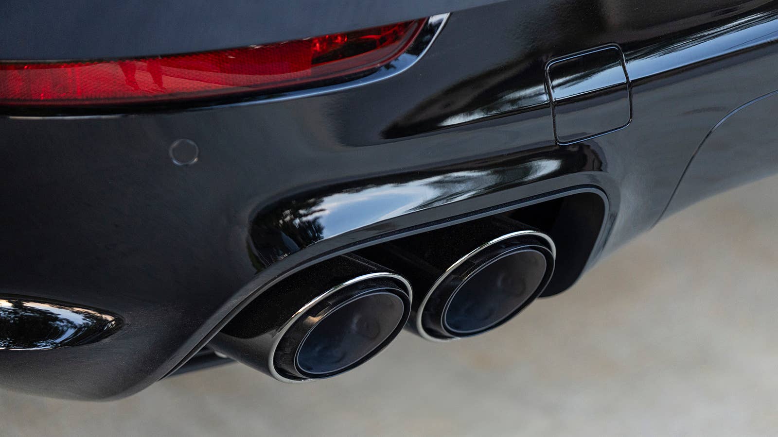 2024 Porsche Cayenne GTS exhausts