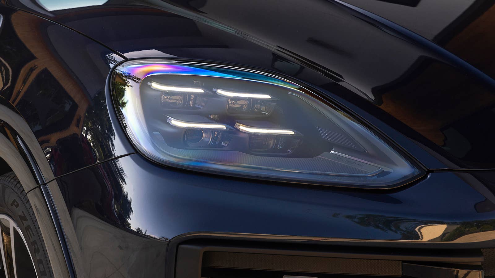 2024 Porsche Cayenne GTS headlight
