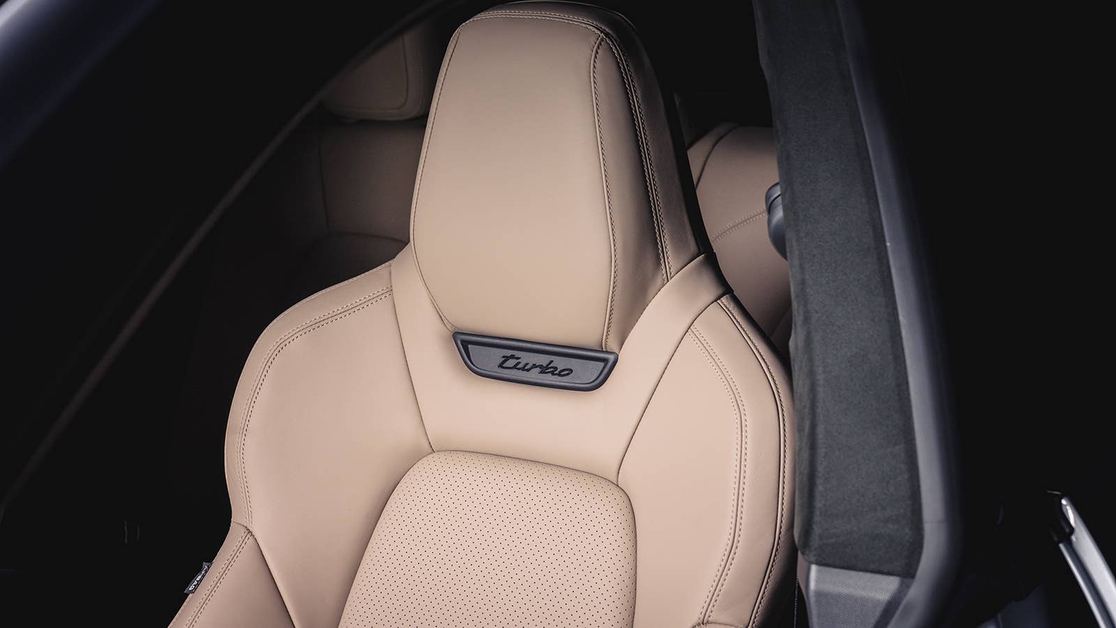 2024 Porsche Macan Turbo
