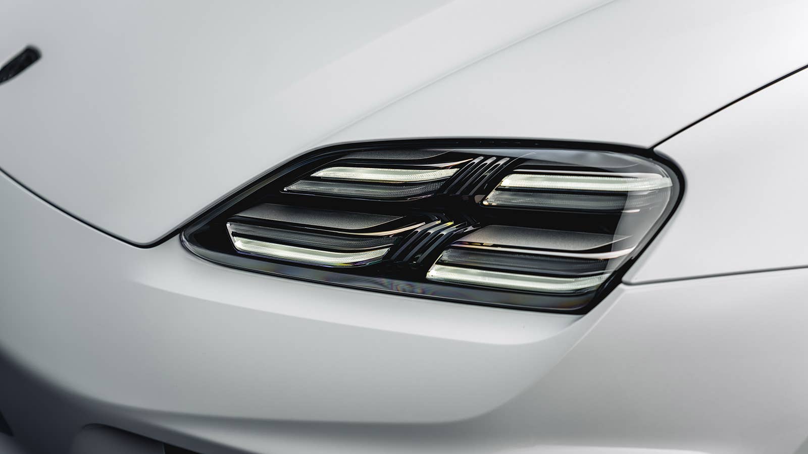 2024 Porsche Macan Turbo