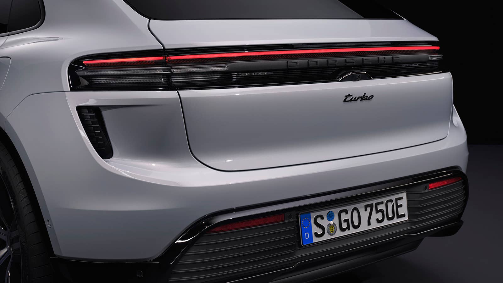 2024 Porsche Macan Turbo