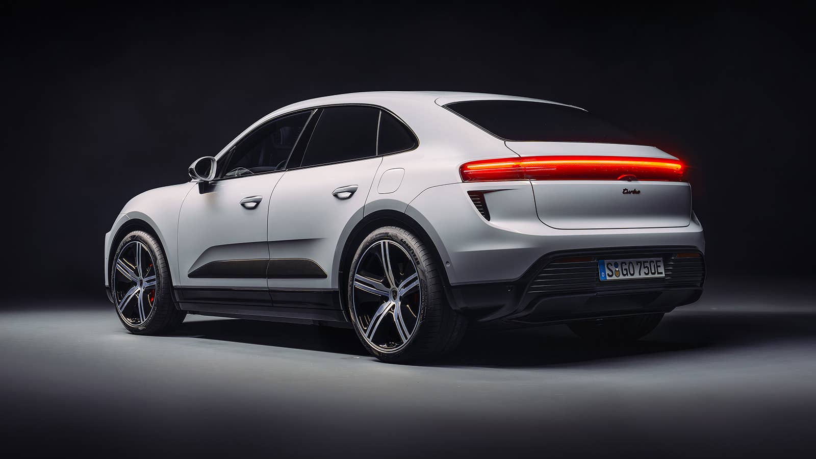 2024 Porsche Macan Turbo