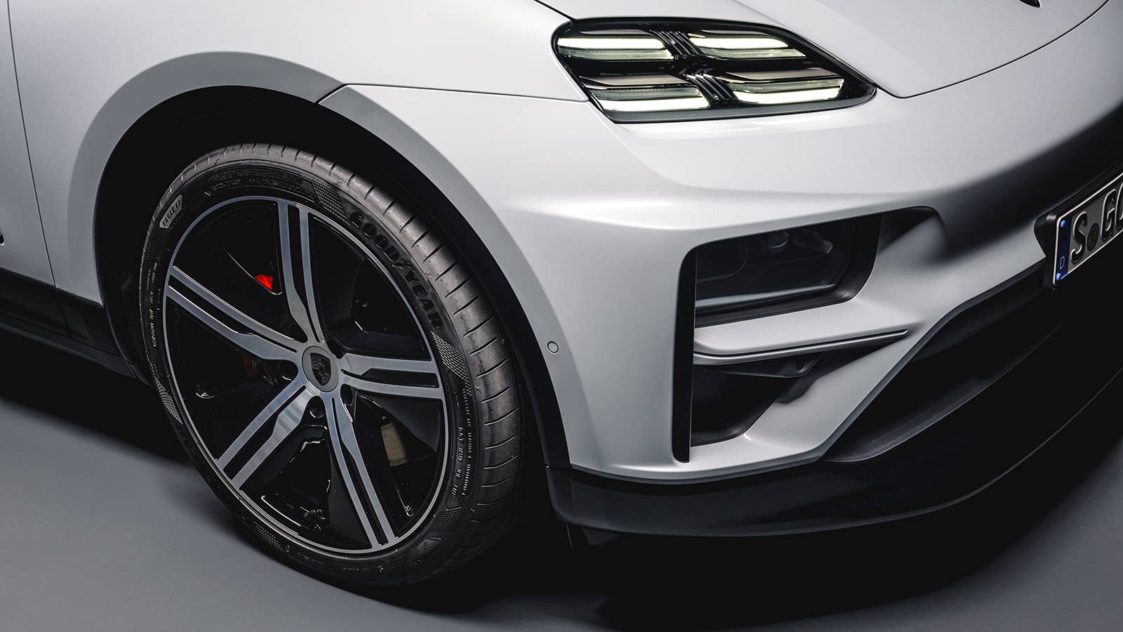 2024 Porsche Macan Turbo