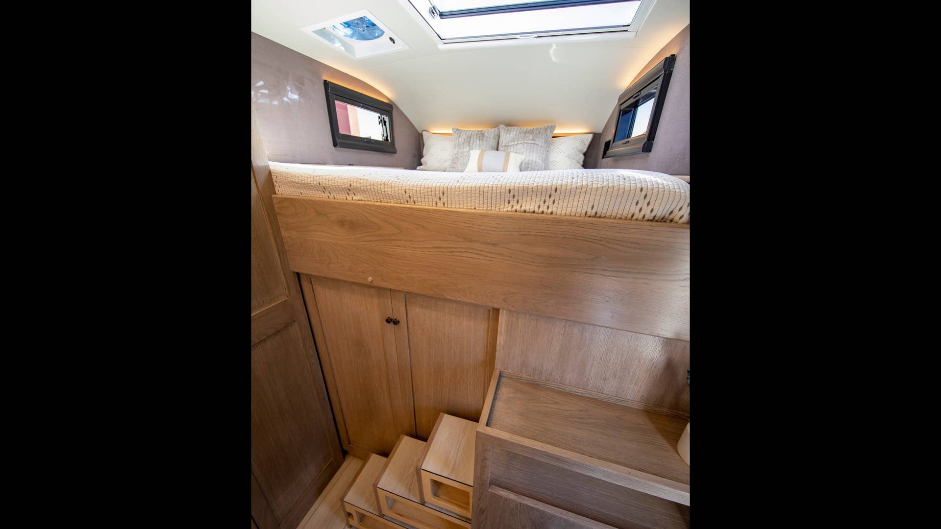 EarthRoamer SX is for living large, in charge, and off the grid - Autoblog