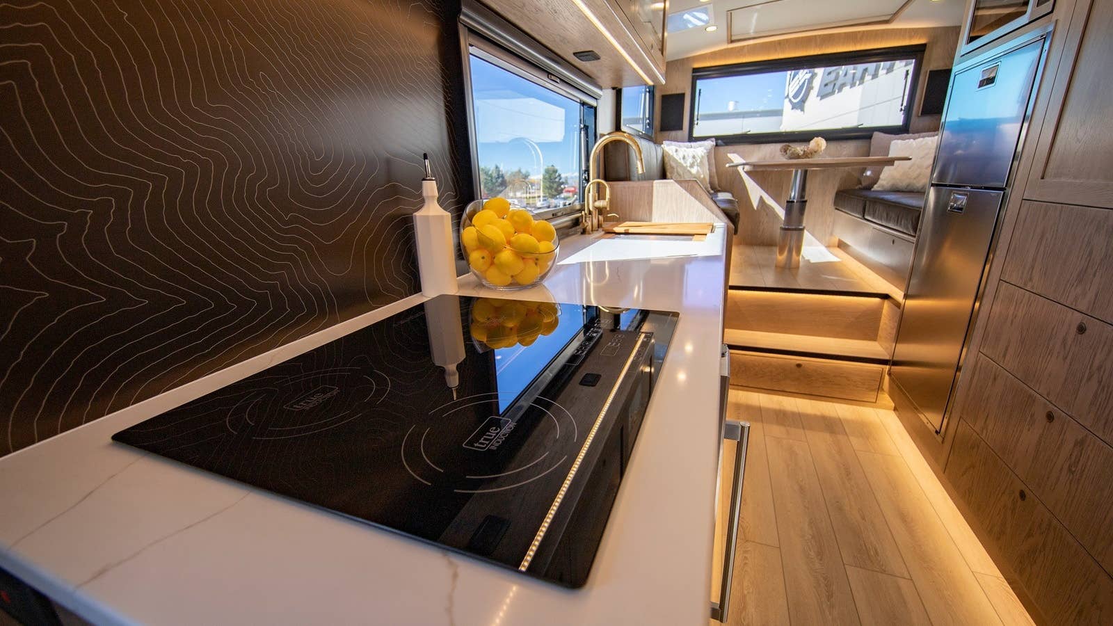 EarthRoamer SX is for living large, in charge, and off the grid - Autoblog