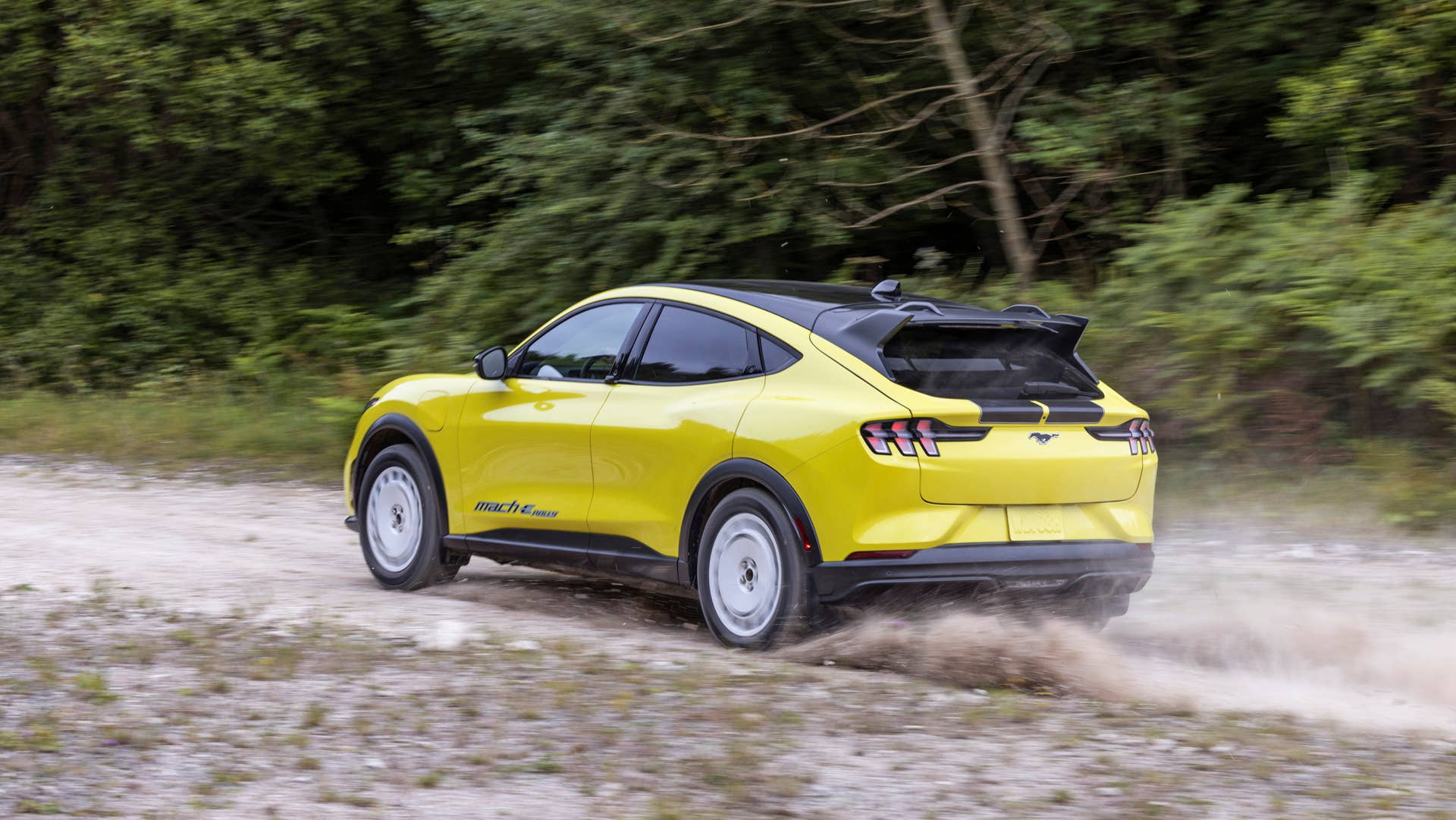 (Prototype model shown with avilable Ford accessories. Always consult the Owner’s Manual before off-road driving, know your terrain and trail difficulty, and use appropriate safety gear.)