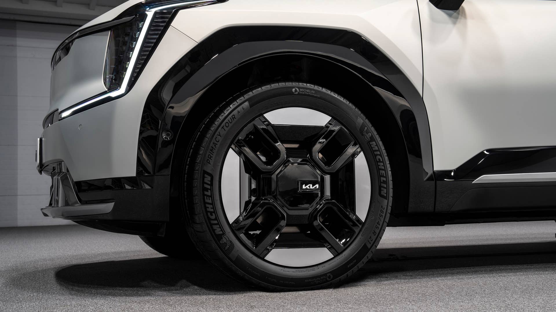 2024 Kia EV9 range can go from 230 to 304 miles depending on trim ...