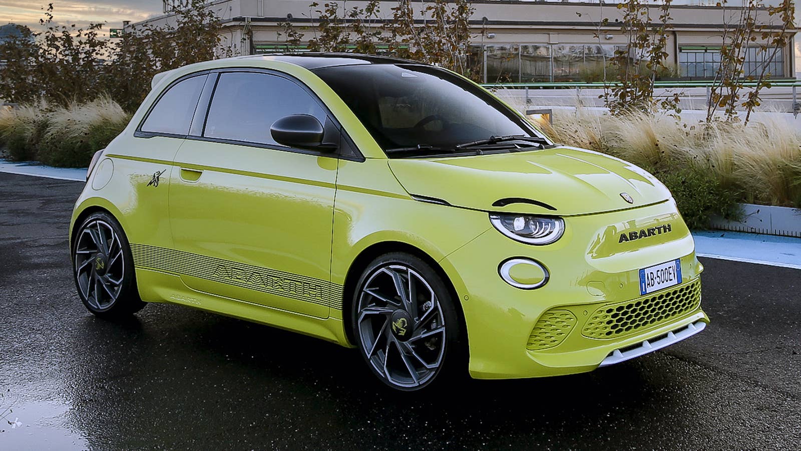 2023 Fiat 500e Abarth