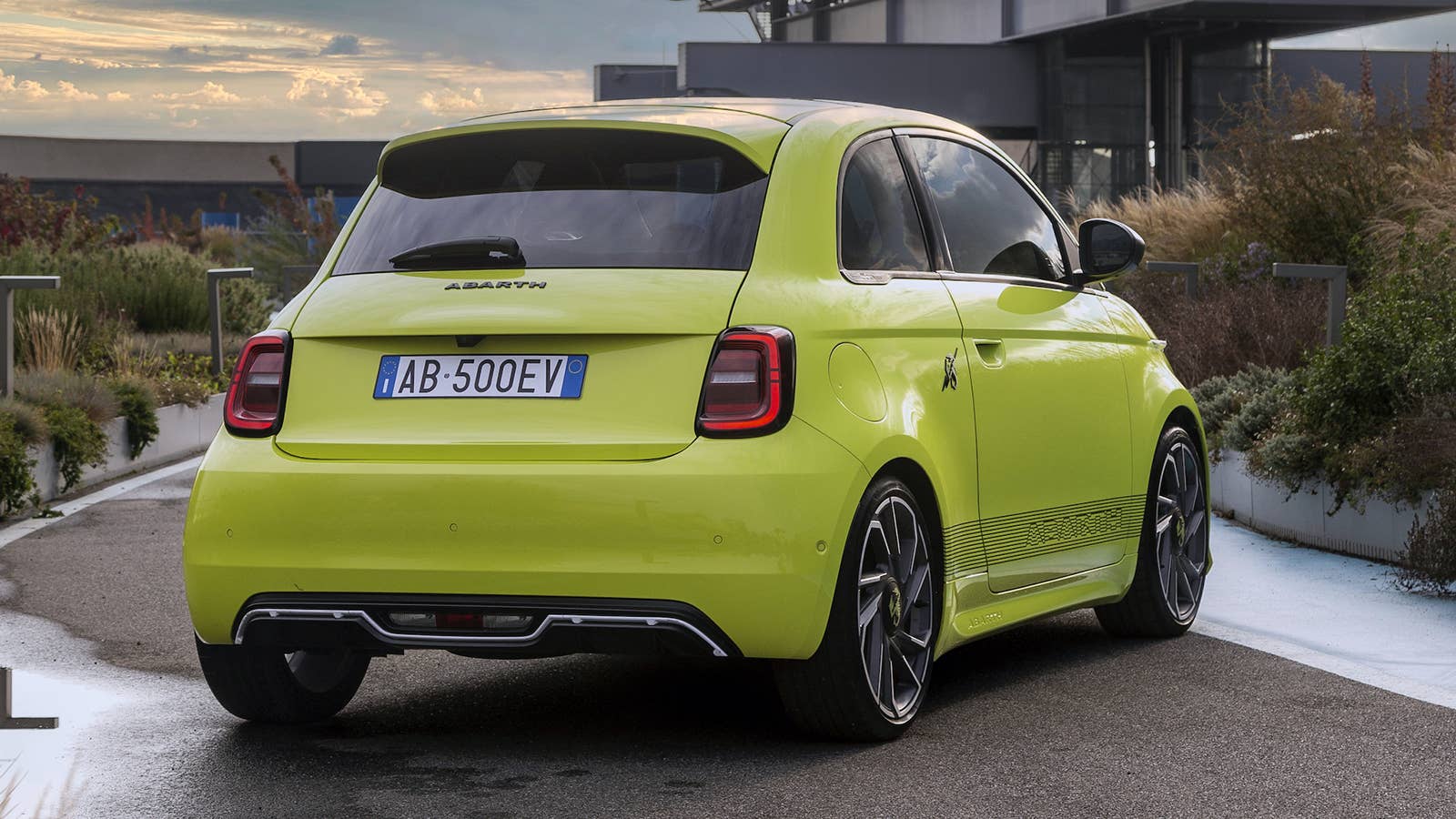 2023 Fiat 500e Abarth