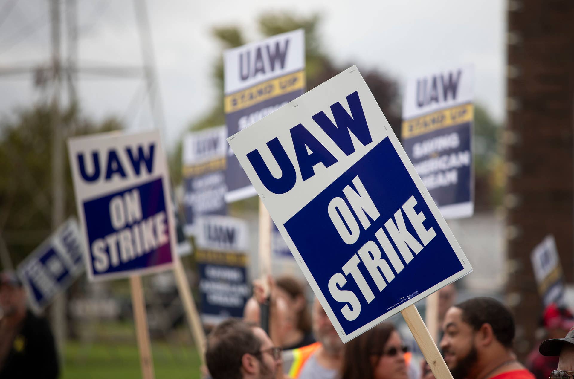 UAW blindsides Stellantis as 6,800 workers strike Sterling Heights ...