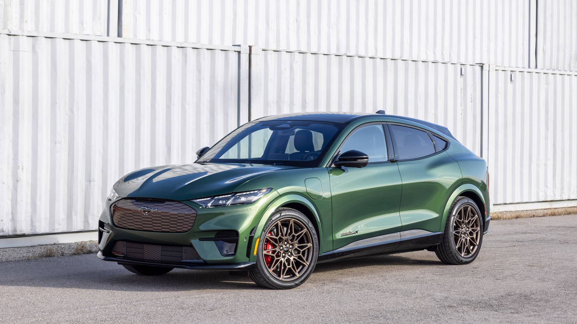 Preproduction model shown with optional equipment. Available Spring 2024.