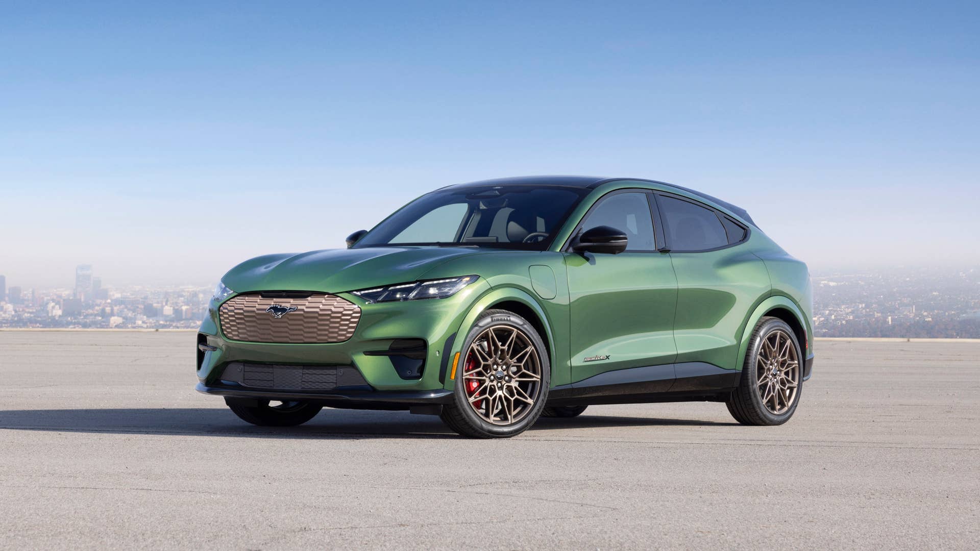 Preproduction model shown with optional equipment. Available Spring 2024.