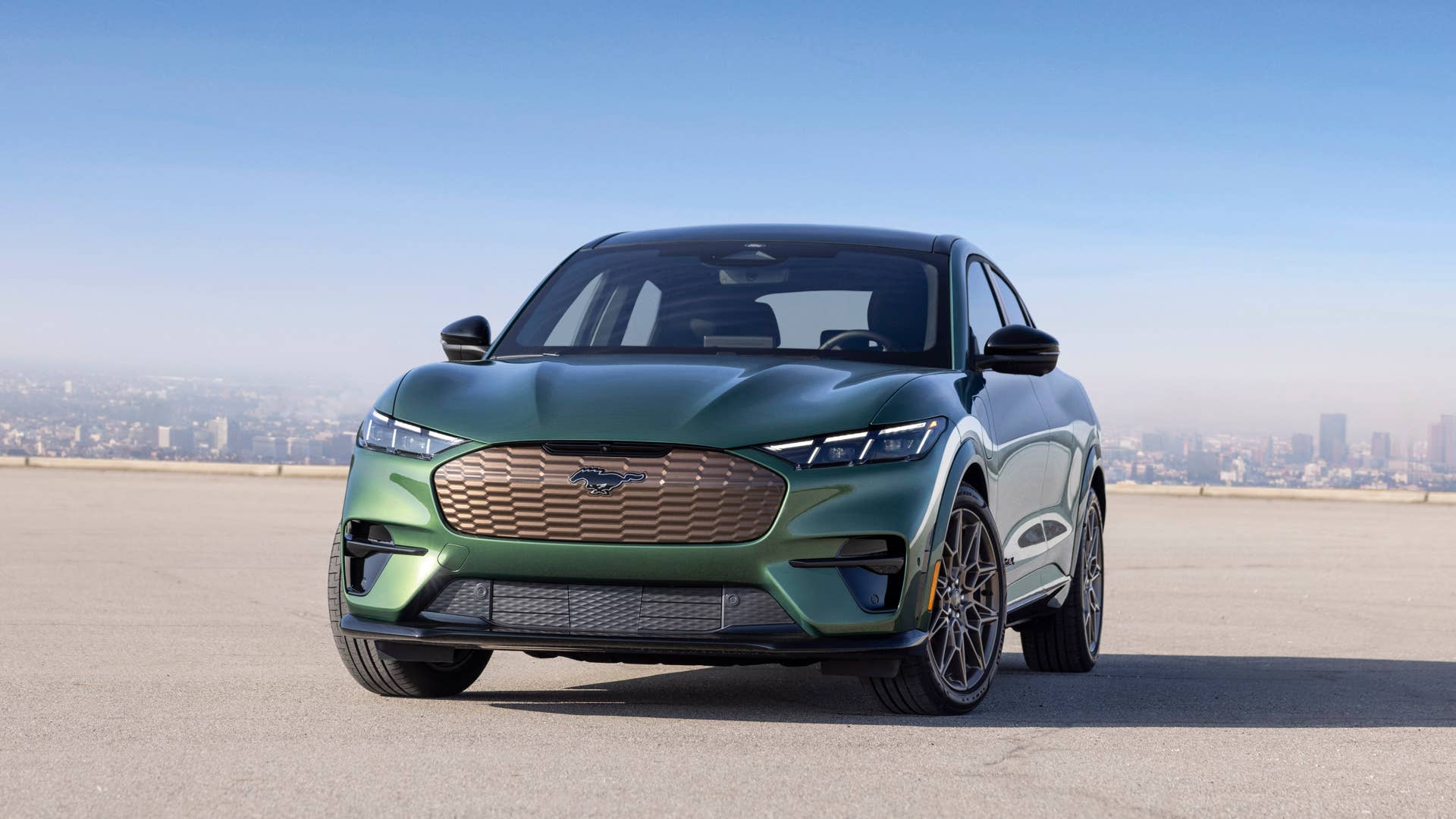 Preproduction model shown with optional equipment. Available Spring 2024.