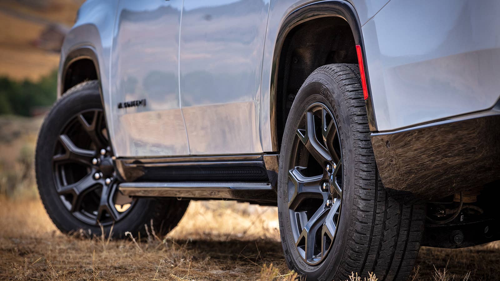 2023 Wagoneer L Carbide