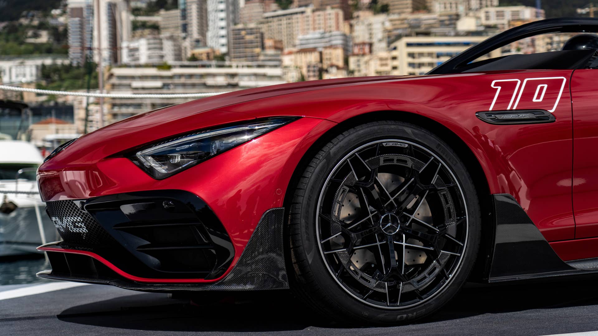 Im Vorfeld des F1™ Grand Prix in Monaco präsentiert Mercedes-AMG das Concept Mercedes-AMG PureSpeed. Das Konzeptfahrzeug gibt einen Ausblick auf das erste Modell der stark limitierten Mercedes Benz Mythos-Serie. In the run-up to the F1™ Grand Prix in Monaco, Mercedes-AMG is presenting the Mercedes-AMG PureSpeed concept. The concept car provides a preview of the first model in the highly limited Mercedes-Benz Mythos series.