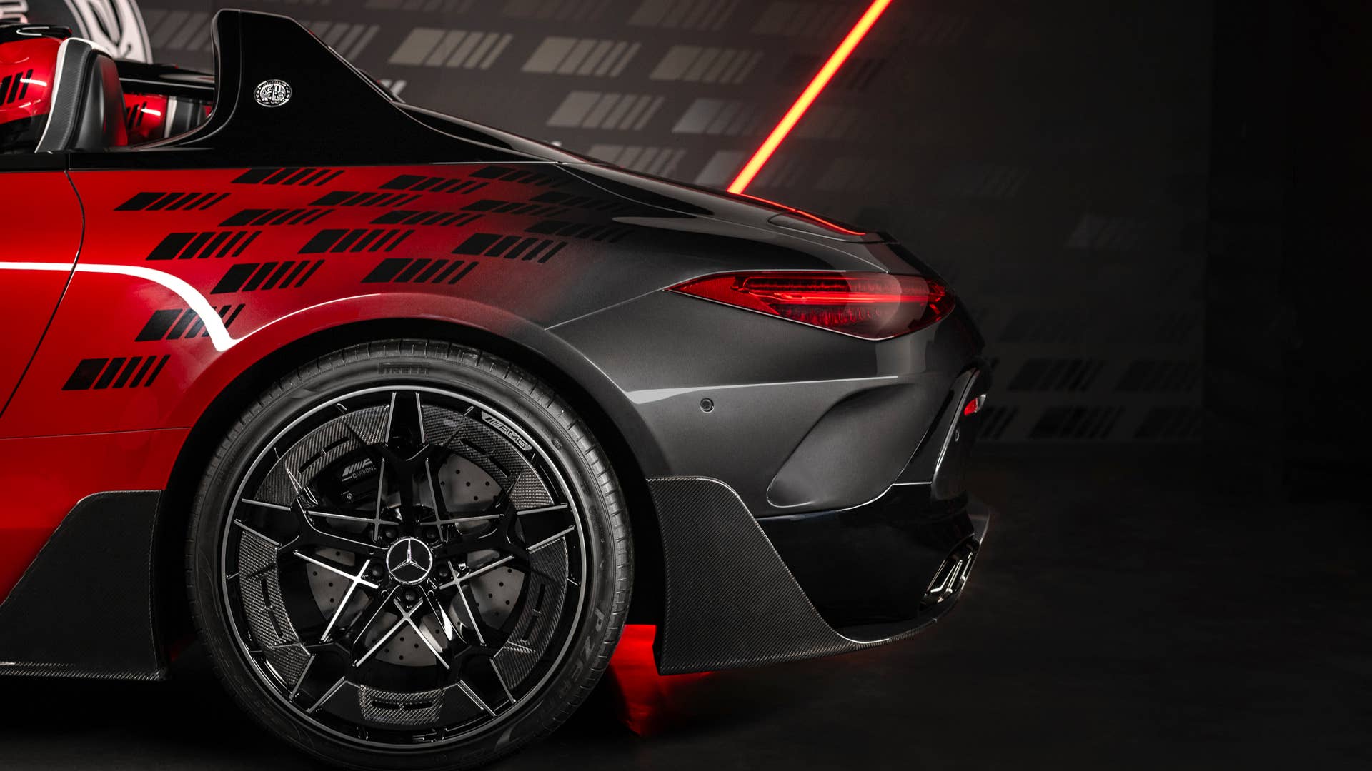 2024 / Concept Mercedes-AMG PureSpeed / Exterieurfarbe Le Mans Rot & graphitgrau Metallic 2024 / Concept Mercedes-AMG PureSpeed / exterieur color Le Mans red& graphitgrey metallic