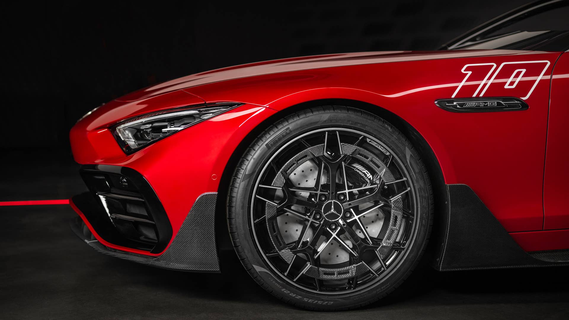 2024 / Concept Mercedes-AMG PureSpeed / Exterieurfarbe Le Mans Rot & graphitgrau Metallic 2024 / Concept Mercedes-AMG PureSpeed / exterieur color Le Mans red& graphitgrey metallic