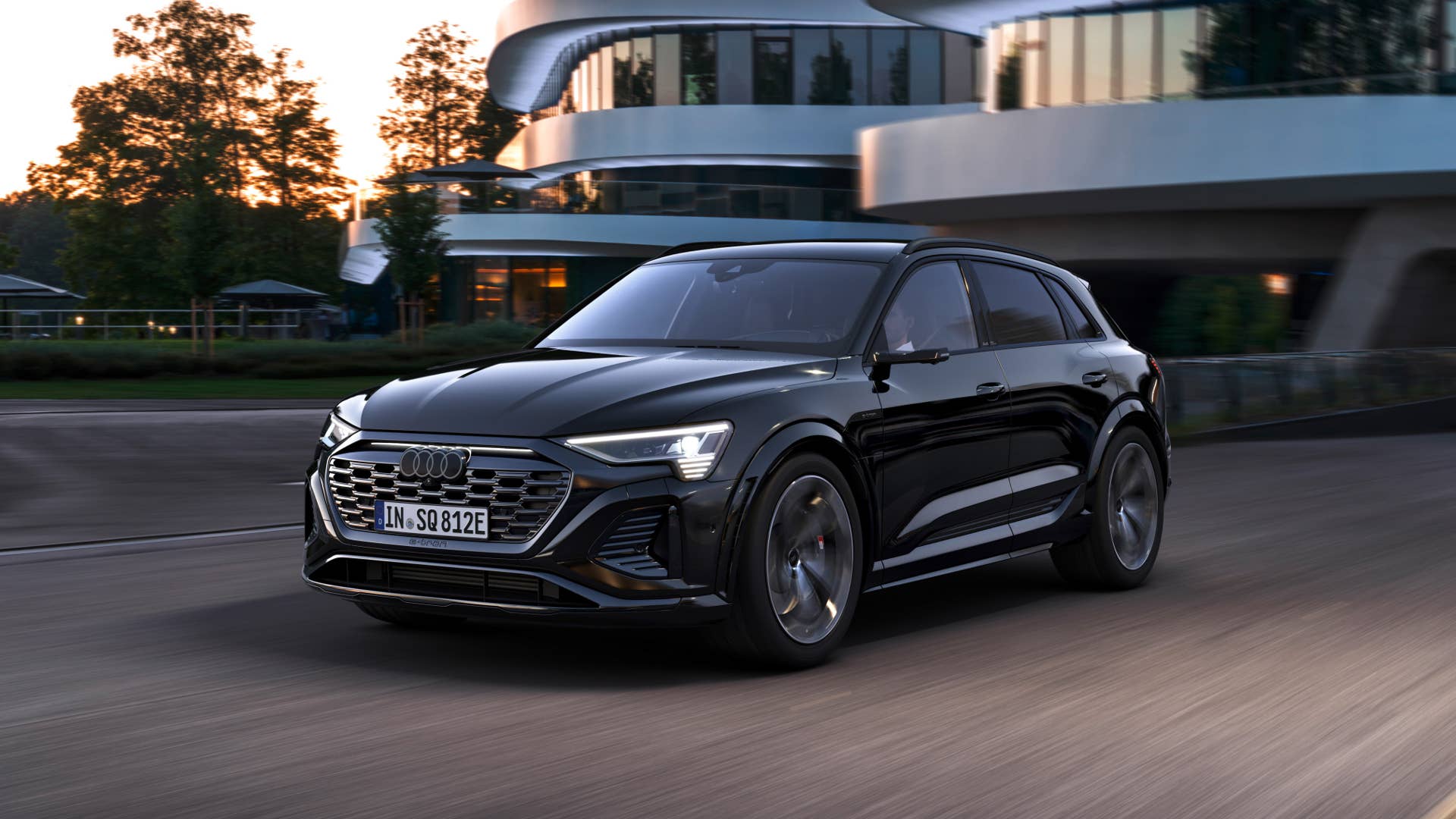 Dynamic photo, Colour: Mythos Black metallic.