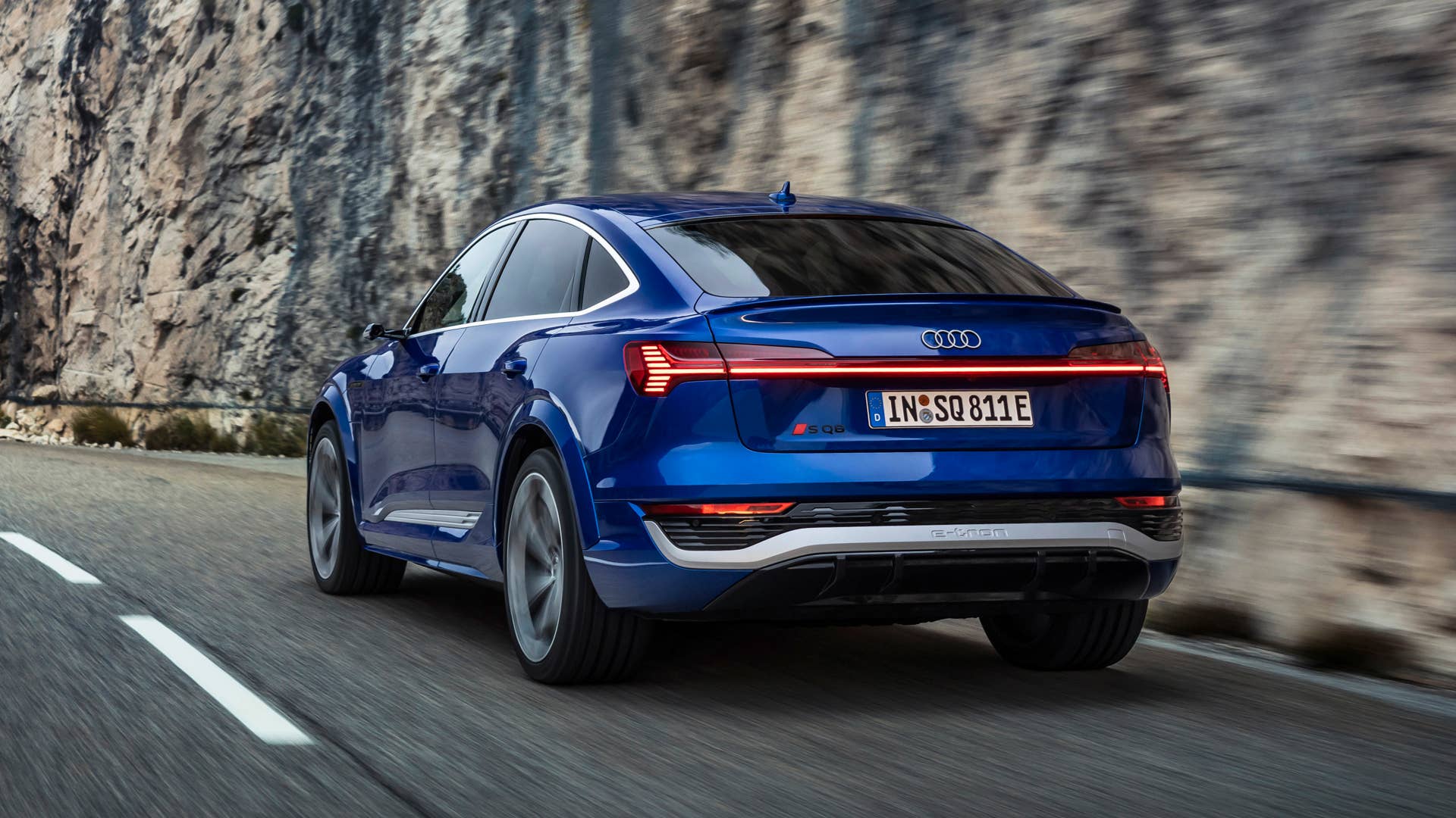 Dynamic photo, Colour: Ultra Blue metallic.