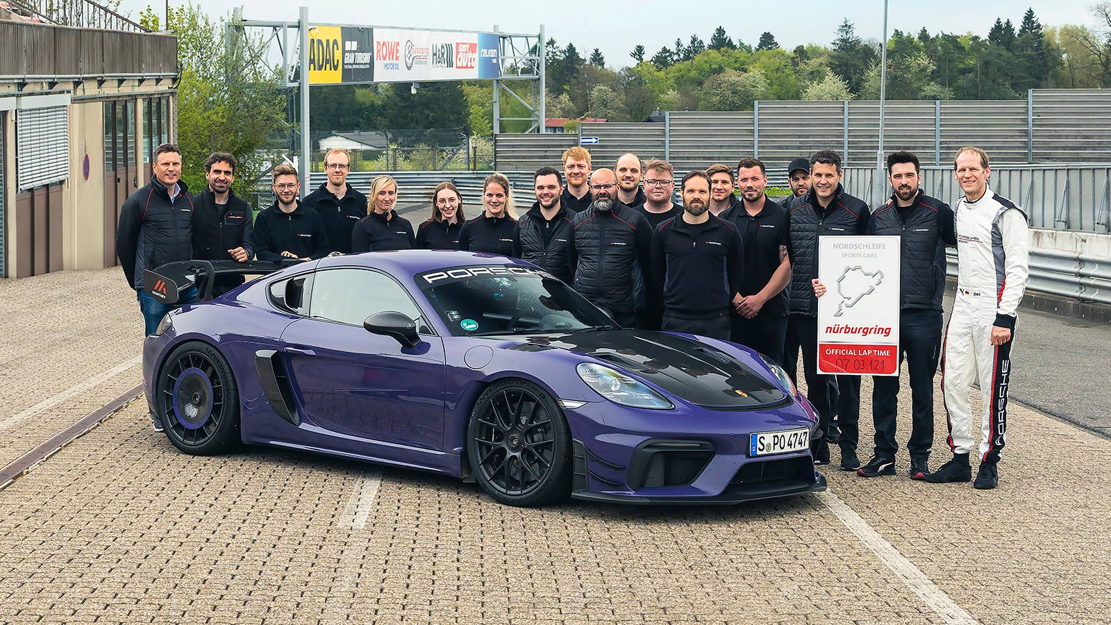 Porsche 718 Cayman GT4 RS Manthey Kit