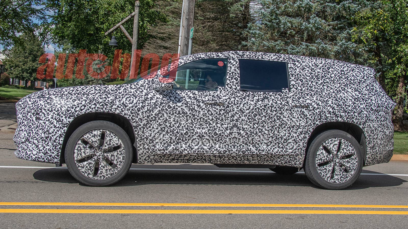 Next-generation Buick Enclave spotted with Wildcat looks - Autoblog