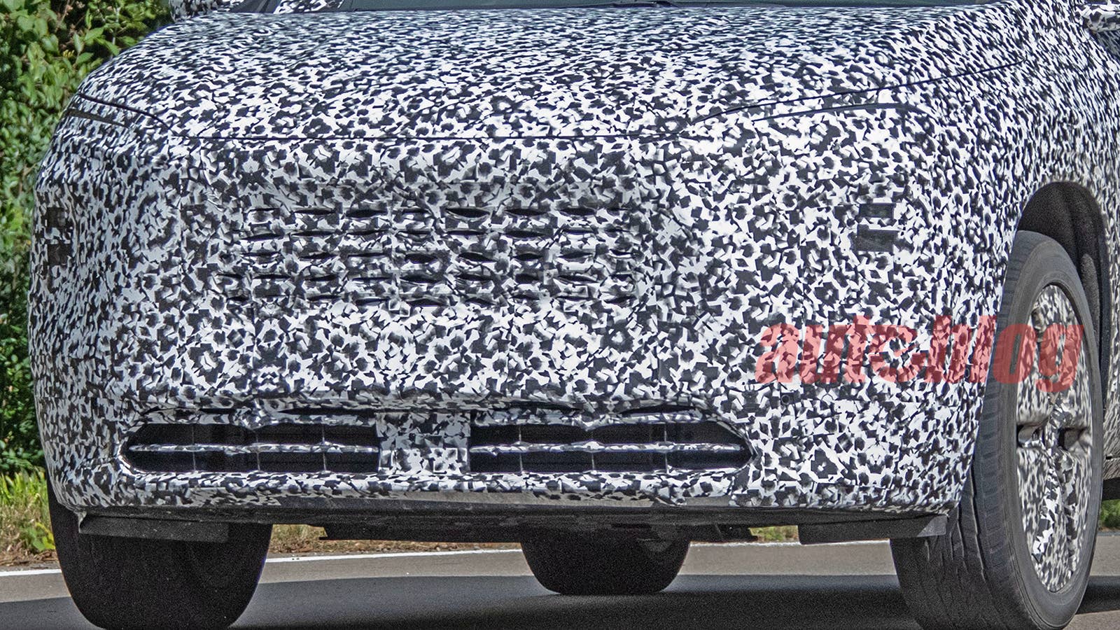 Next-generation Buick Enclave spotted with Wildcat looks - Autoblog