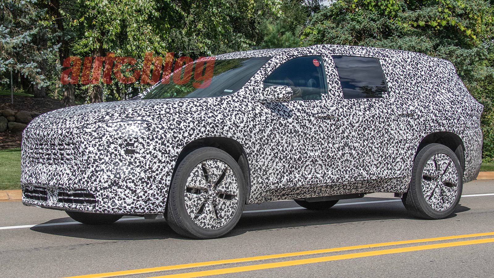 Next-generation Buick Enclave spotted with Wildcat looks - Autoblog