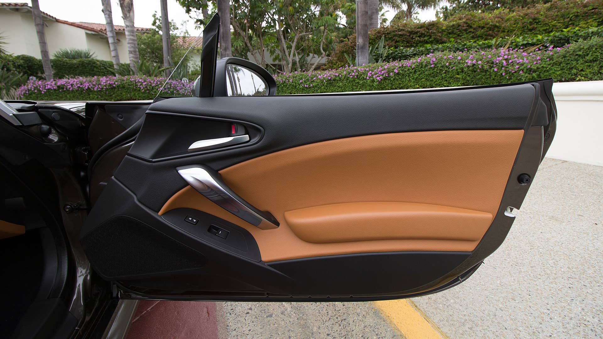 2017 Fiat 124 Spider door
