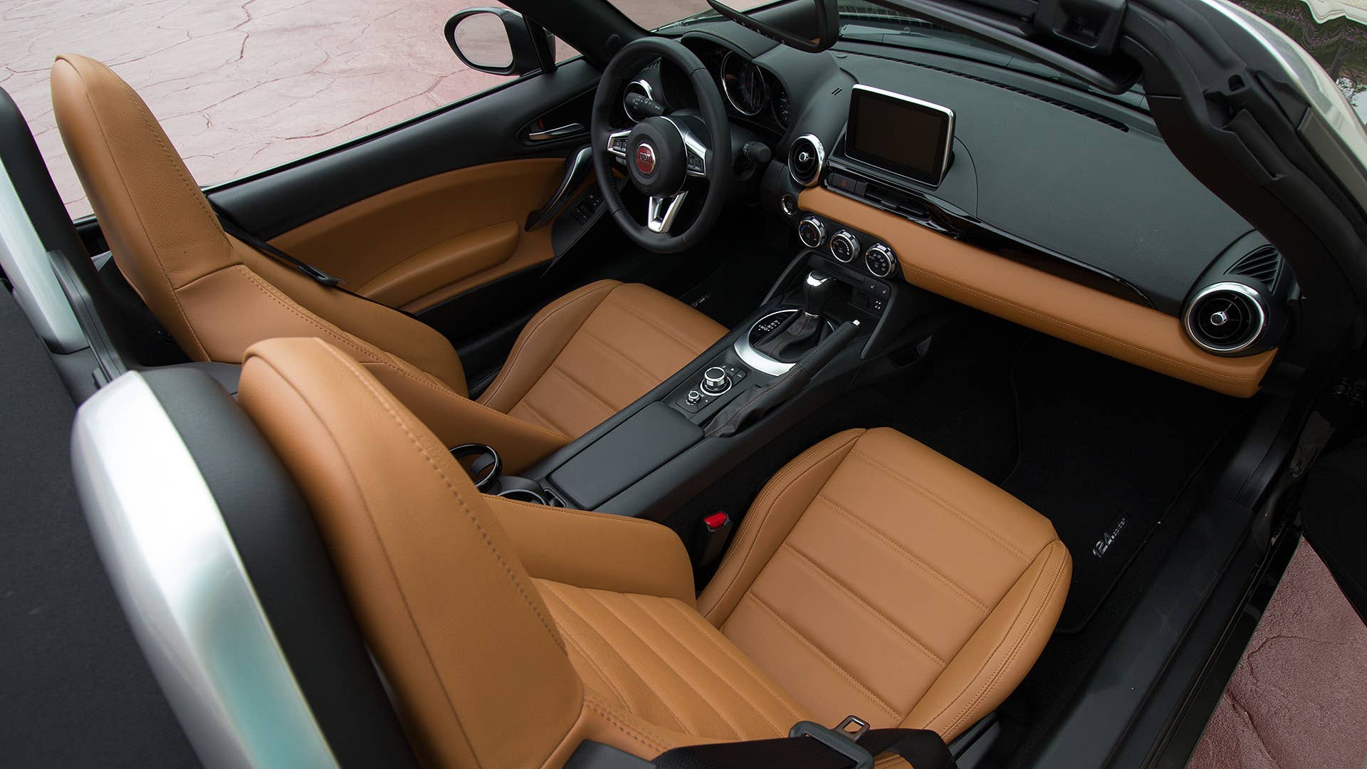 2017 Fiat 124 Spider interior