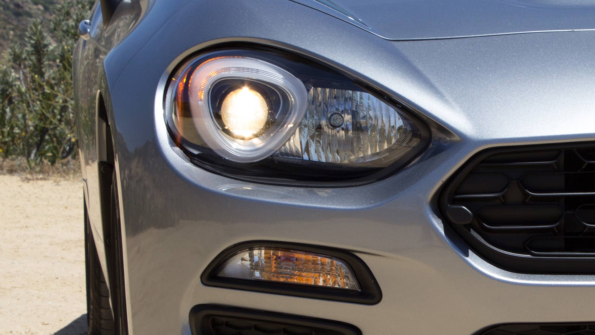 2017 Fiat 124 Spider headlight