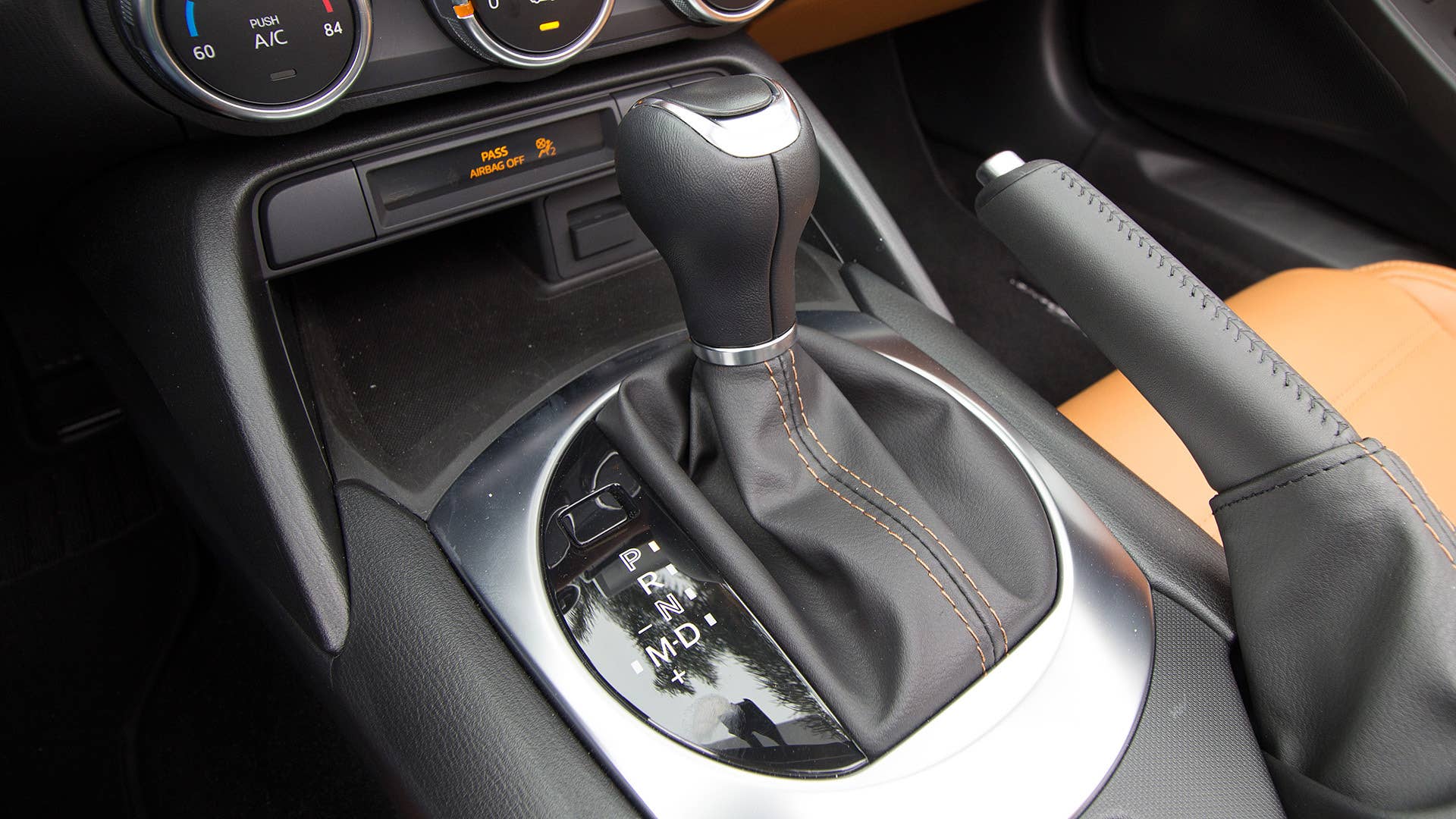 2017 Fiat 124 Spider shifter