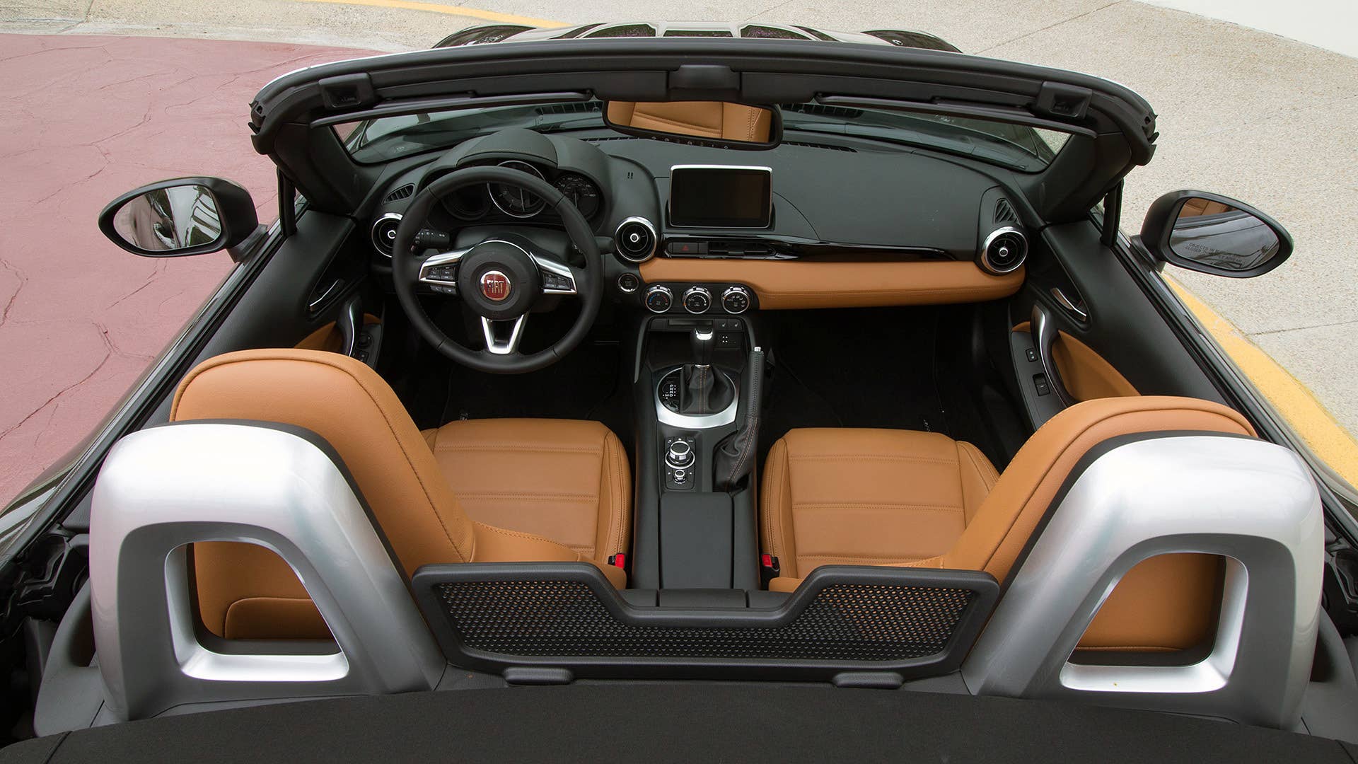 2017 Fiat 124 Spider interior