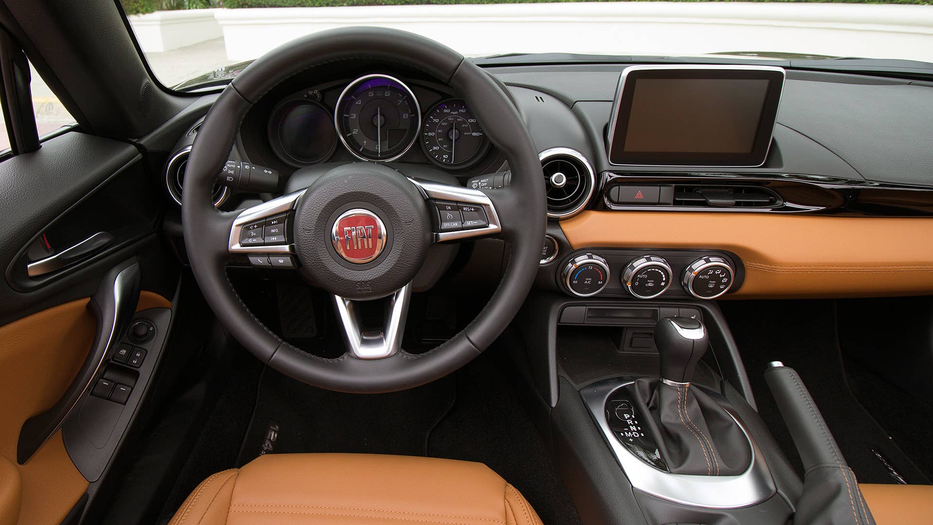 2017 Fiat 124 Spider interior