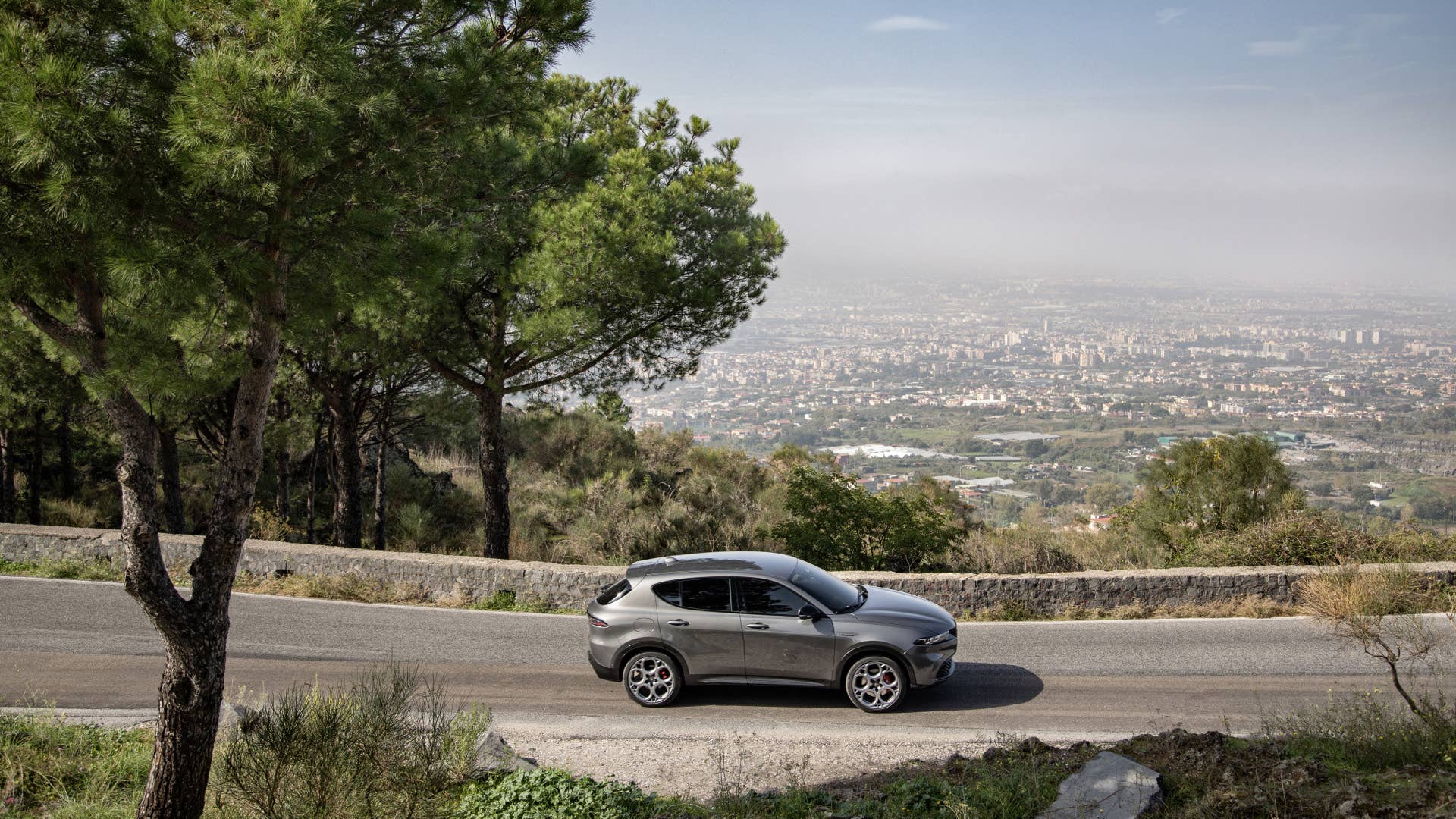 2024 Alfa Romeo Tonale profile (European spec shown)