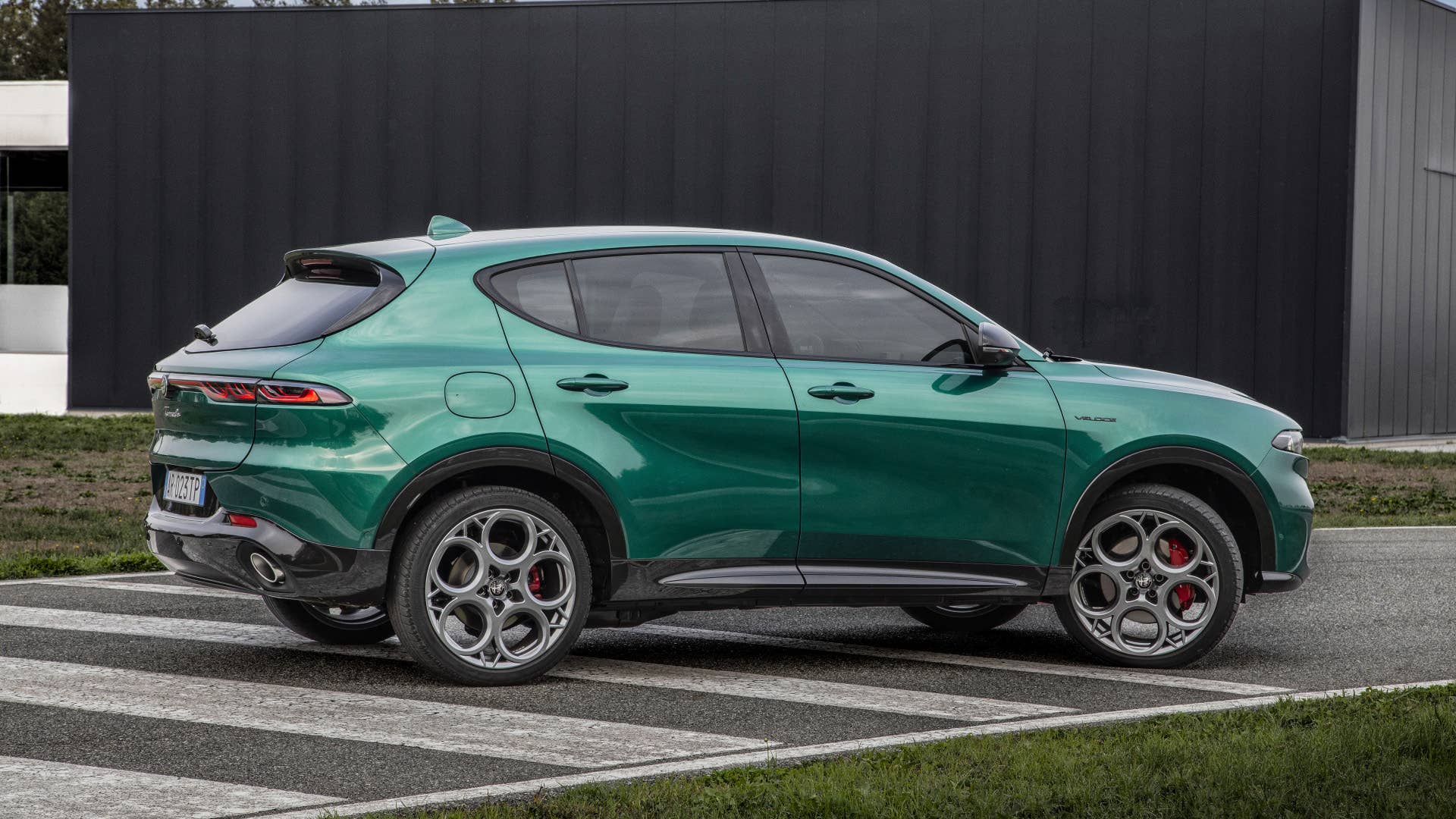 2024 Alfa Romeo Tonale rear three quarter (European spec shown)