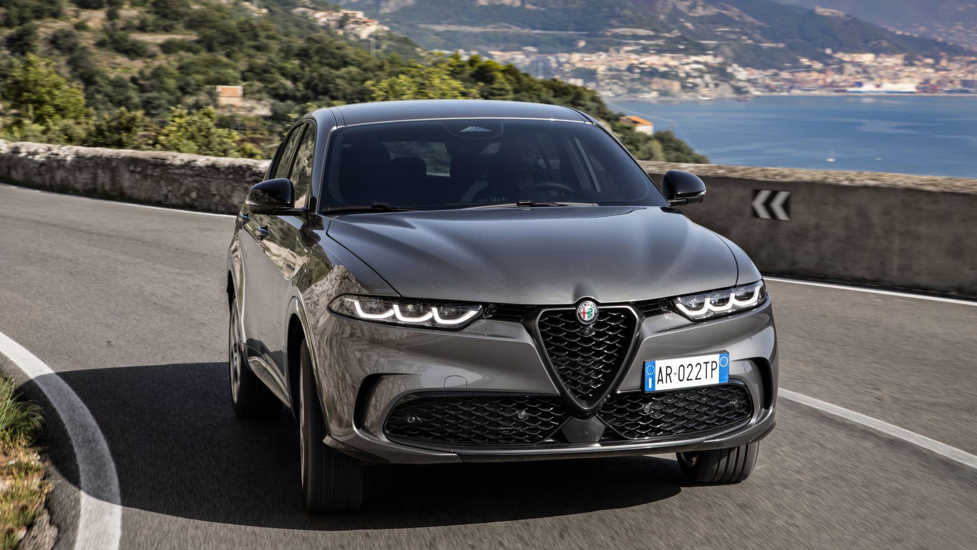 2024 Alfa Romeo Tonale front (European spec shown)