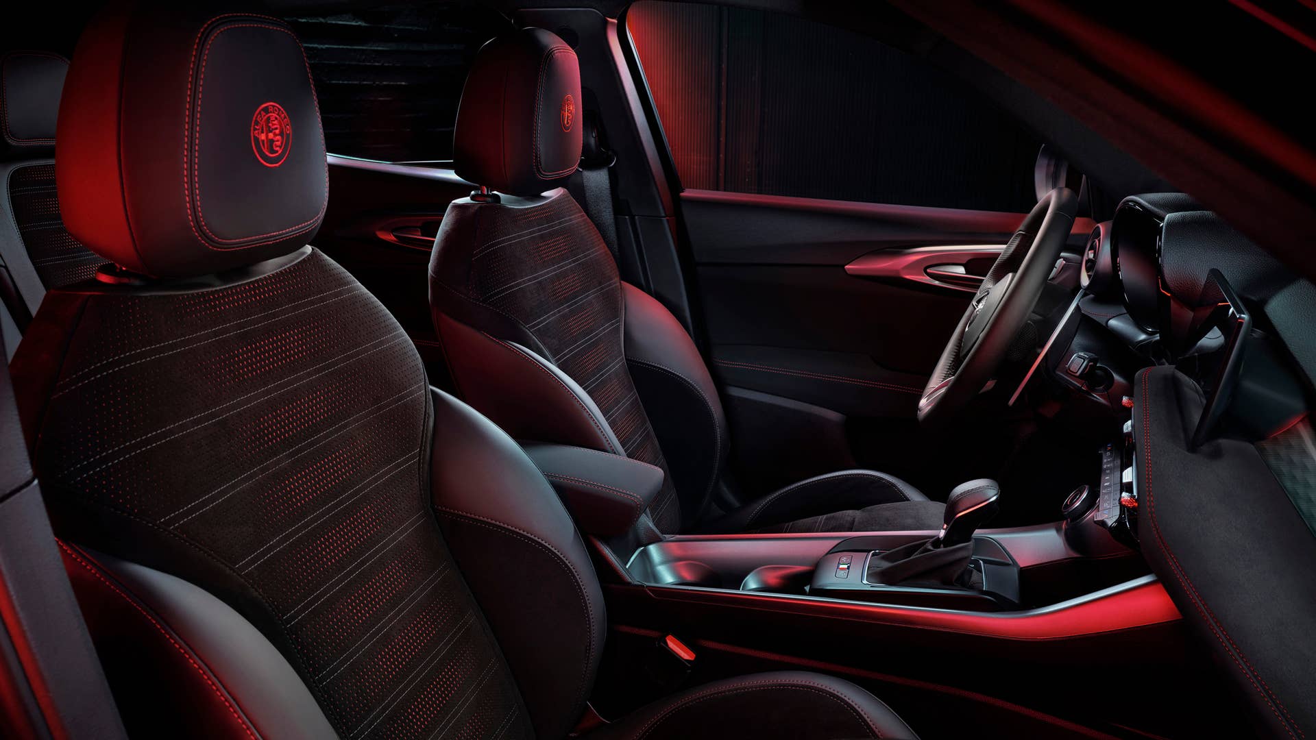 2024 Alfa Romeo Tonale Veloce European spec front seating