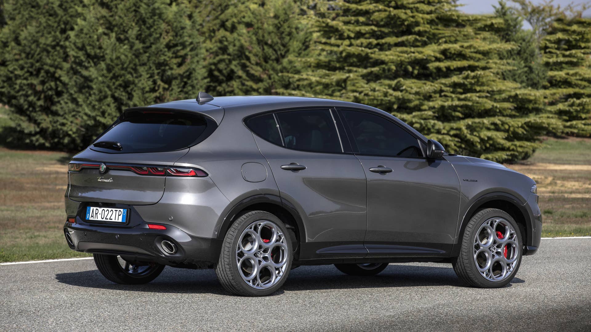 2024 Alfa Romeo Tonale rear three quarter (European spec shown)