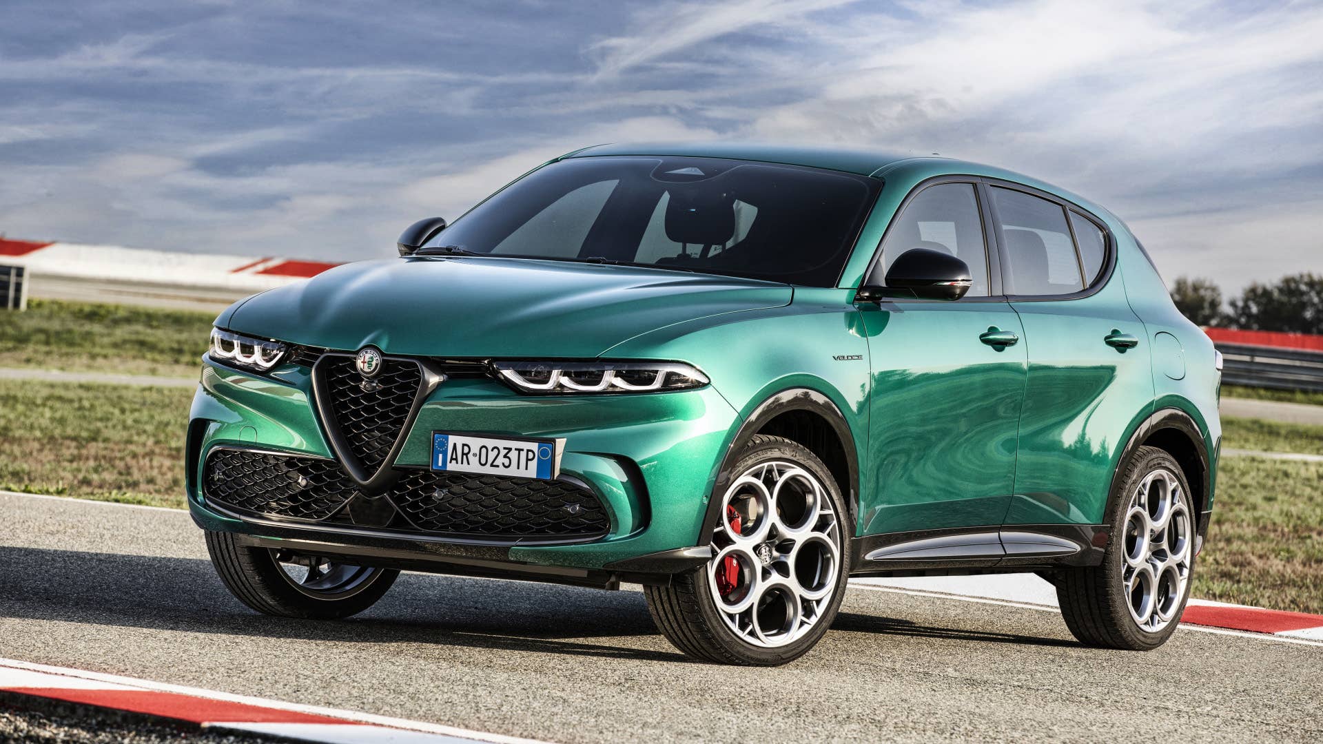 2024 Alfa Romeo Tonale on the track