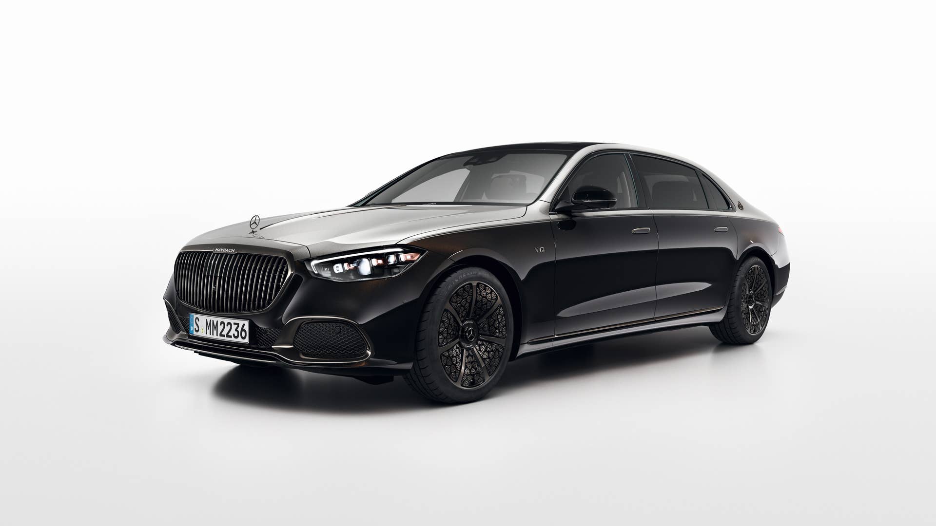 Night Series Design Paket für Mercedes-Maybach Serienmodelle.  Mercedes-Maybach S 680 (Kraftstoffverbrauch kombiniert: 14,3‒13,4 l/100 km | CO₂-Emissionen kombiniert: 326‒303 g/km)// Night Series Design Package for Mercedes-Maybach series models. Mercedes-Maybach S 680 (combined fuel consumption 14.3-13.4 l/100 km, combined CO₂ emissions 326-303 g/km)