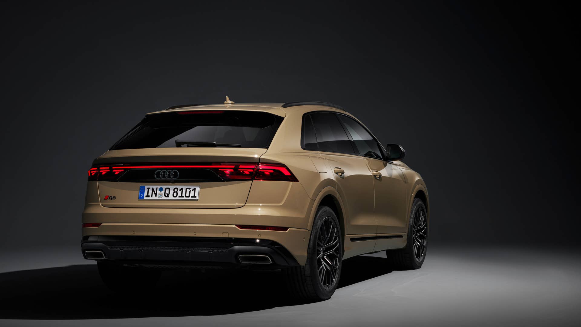Static photo, Colour: Sakhir gold metallic