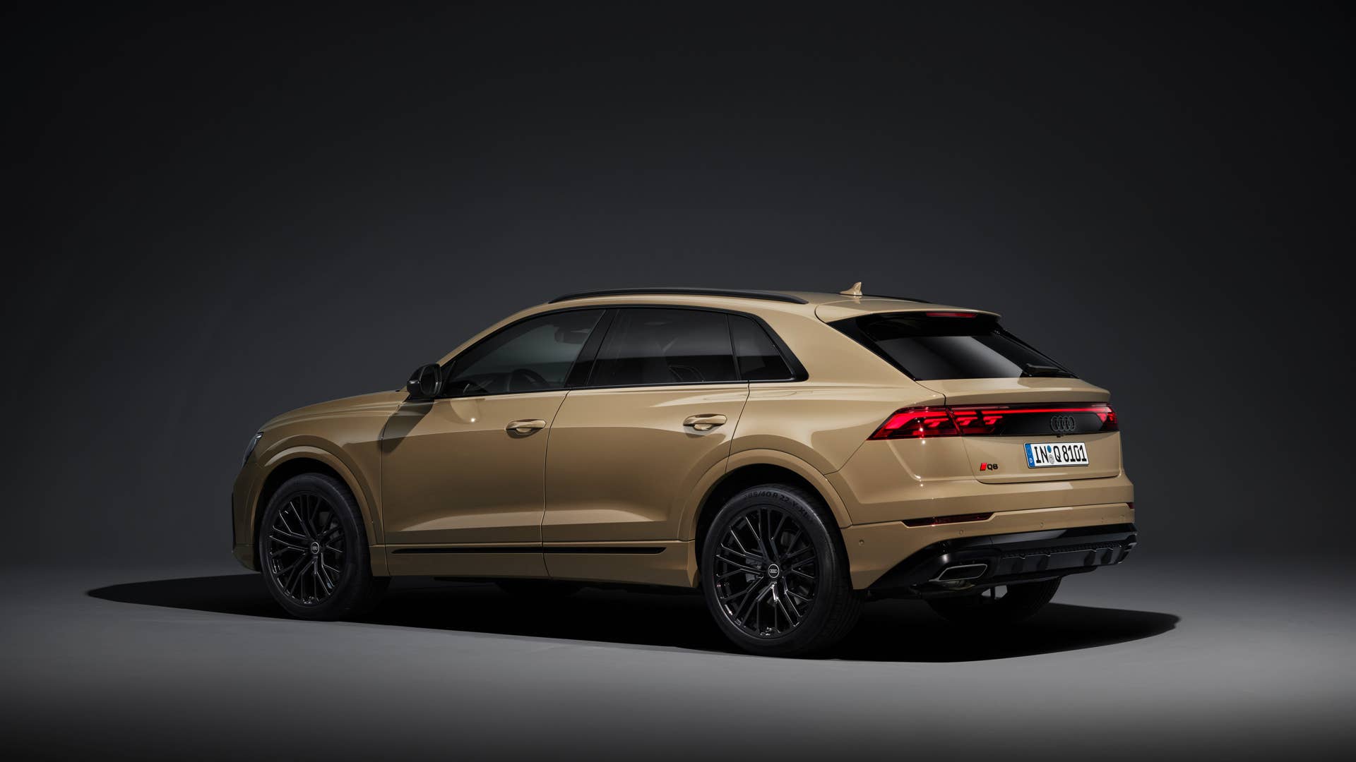 Static photo, Colour: Sakhir gold metallic