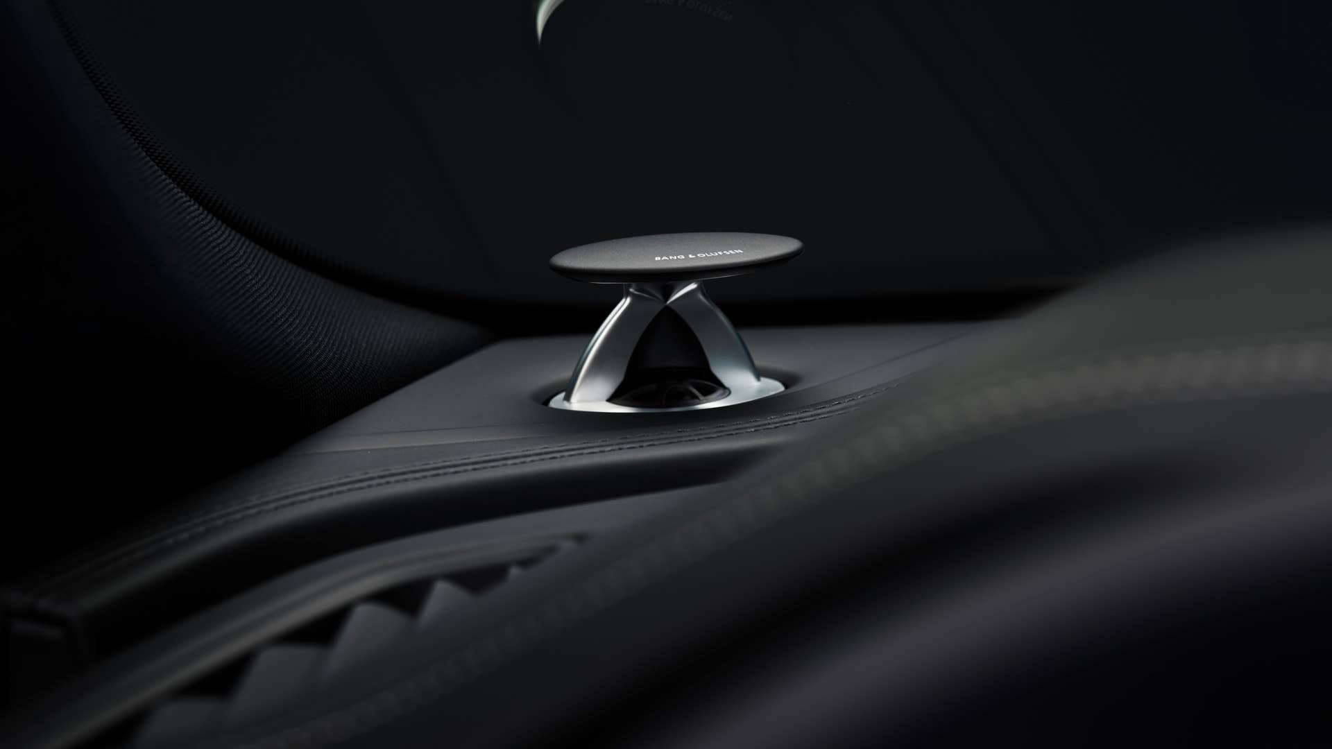 Detail, Colour: Sakhir gold metallic